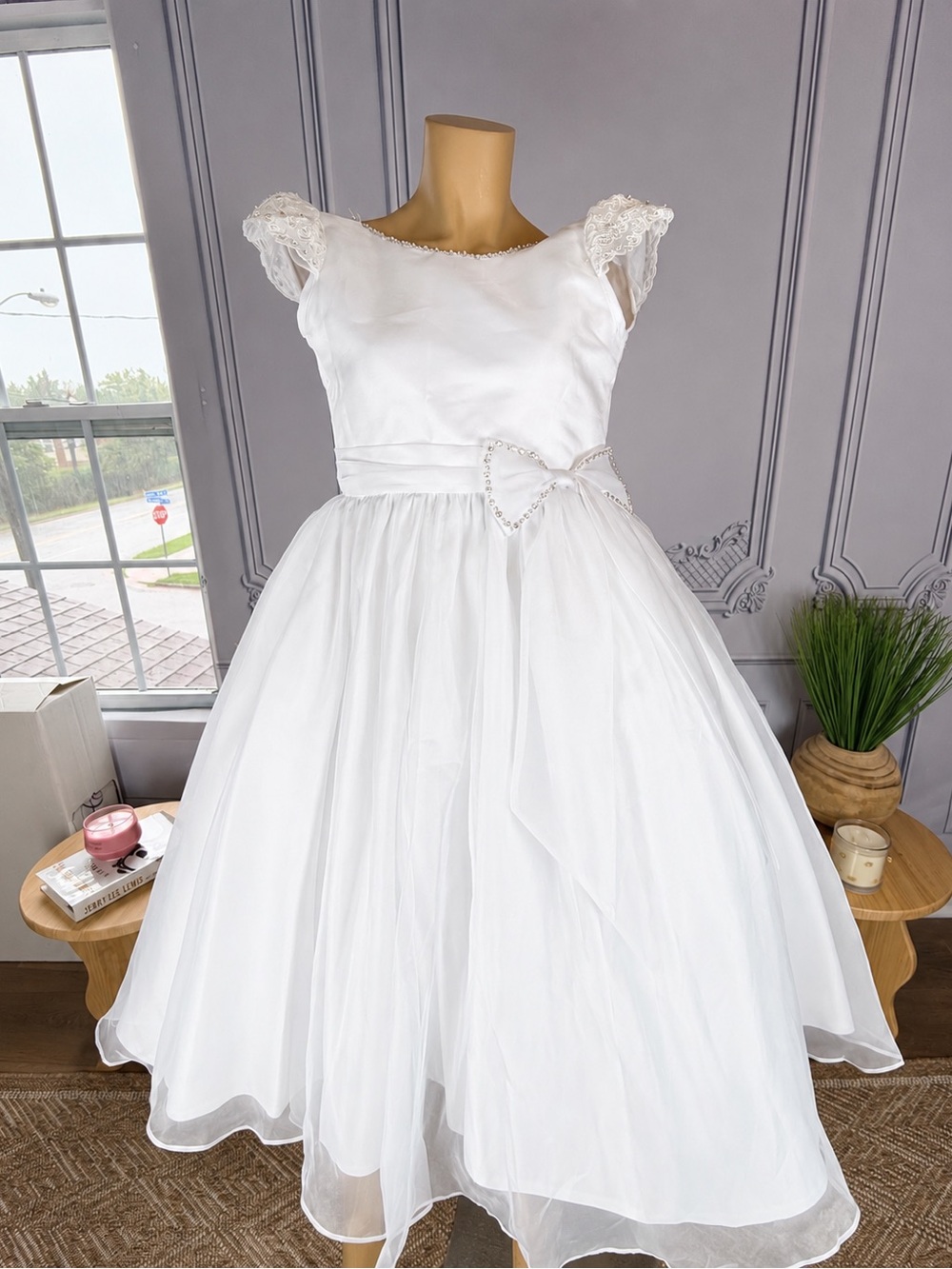 Joan Calabrese Girls White Special Occasion Dress Size 7 NWT Beaded Bow Lace